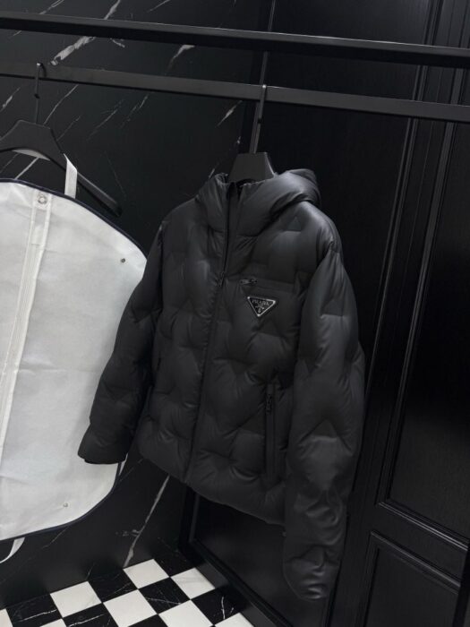 프라다 트라이앵글 엠보 다운 패딩 자켓 레플리카 미러급 SA급 S급 고퀄리티 하이엔드 최상급 의류 [남성] 4