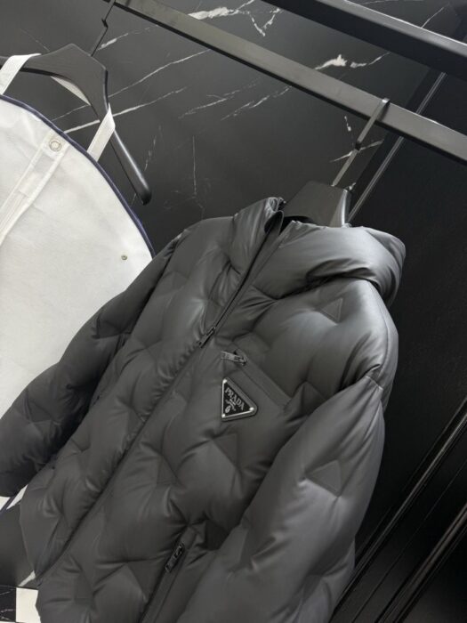 프라다 트라이앵글 엠보 다운 패딩 자켓 레플리카 미러급 SA급 S급 고퀄리티 하이엔드 최상급 의류 [남성] 8