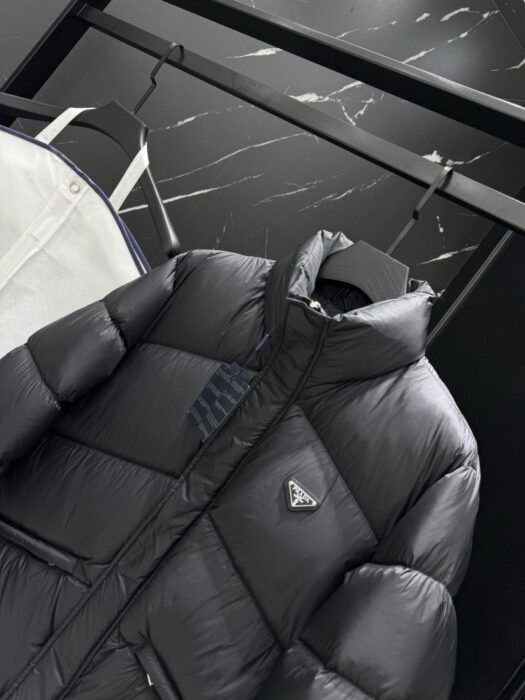 프라다 메탈 플레이트 다운 패딩 자켓 레플리카 미러급 SA급 S급 고퀄리티 하이엔드 최상급 의류 [남성] 12