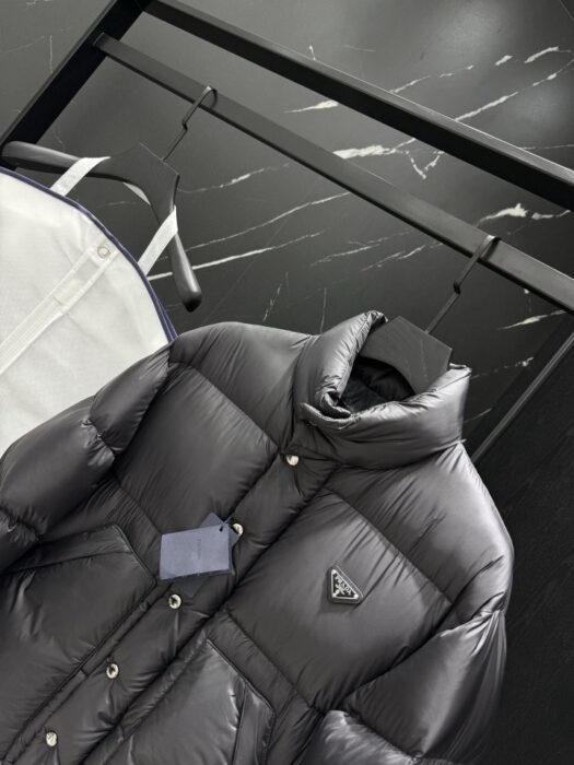 프라다 메탈 플레이트 다운 패딩 자켓 레플리카 미러급 SA급 S급 고퀄리티 하이엔드 최상급 의류 [남성] 8