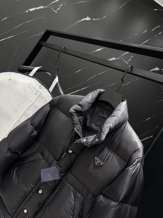 프라다 메탈 플레이트 다운 패딩 자켓 레플리카 미러급 SA급 S급 고퀄리티 하이엔드 최상급 의류 [남성] 9