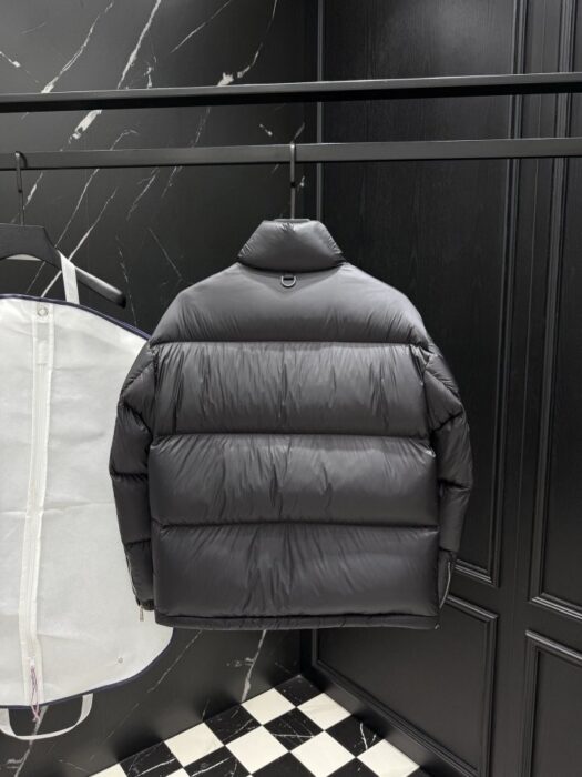 프라다 메탈 플레이트 다운 패딩 자켓 레플리카 미러급 SA급 S급 고퀄리티 하이엔드 최상급 의류 [남성] 7