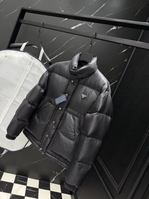 프라다 메탈 플레이트 다운 패딩 자켓 레플리카 미러급 SA급 S급 고퀄리티 하이엔드 최상급 의류 [남성] 5