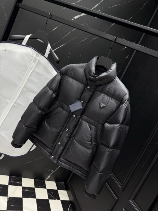 프라다 메탈 플레이트 다운 패딩 자켓 레플리카 미러급 SA급 S급 고퀄리티 하이엔드 최상급 의류 [남성] 4
