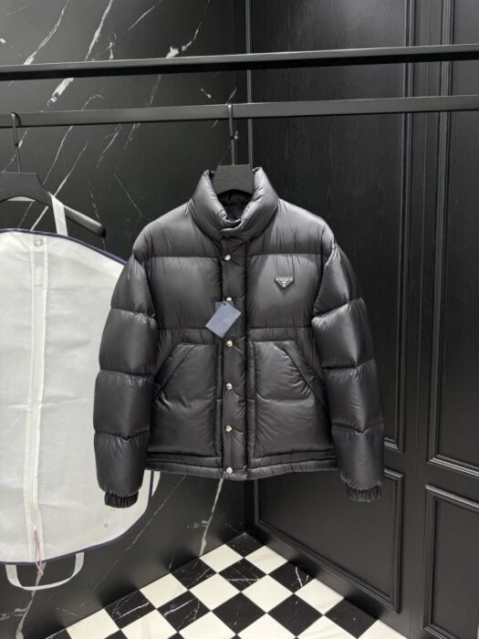 프라다 메탈 플레이트 다운 패딩 자켓 레플리카 미러급 SA급 S급 고퀄리티 하이엔드 최상급 의류 [남성] 3