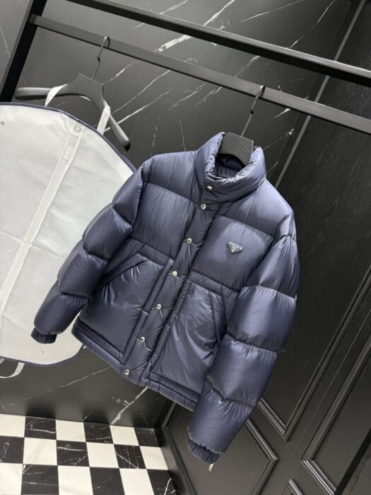 프라다 메탈 플레이트 다운 패딩 자켓 레플리카 미러급 SA급 S급 고퀄리티 하이엔드 최상급 의류 [남성] 12