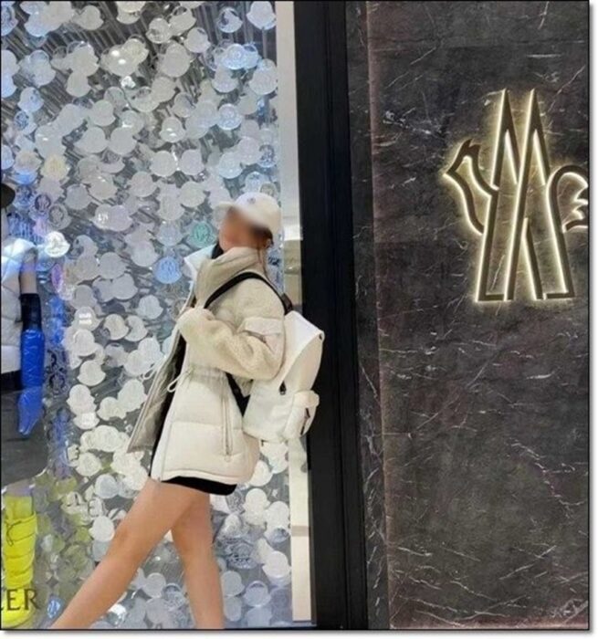 몽클레어 에스코우트 구스다운 여성패딩자켓 레플리카 미러급 SA급 S급 고퀄리티 하이엔드 최상급 의류 [여성] 16