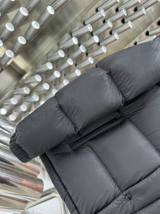 프라다 삼각로고 다운 패딩 자켓 레플리카 미러급 SA급 S급 고퀄리티 하이엔드 최상급 의류 [남성] 9