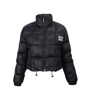 미우미우 클래식 로고 나일론 크롭 숏패딩 레플리카 미러급 SA급 S급 고퀄리티 하이엔드 최상급 의류 [여성]