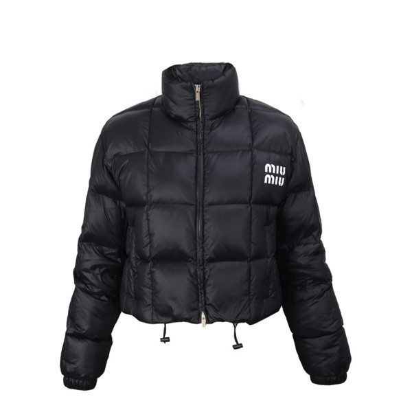 미우미우 클래식 로고 나일론 크롭 숏패딩 레플리카 미러급 SA급 S급 고퀄리티 하이엔드 최상급 의류 [여성]