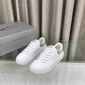 프라다 로고 클래식 레더 로우탑 스니커즈 레플리카 미러급 SA급 S급 고퀄리티 최상급 하이엔드 신발 [남성여성공용]