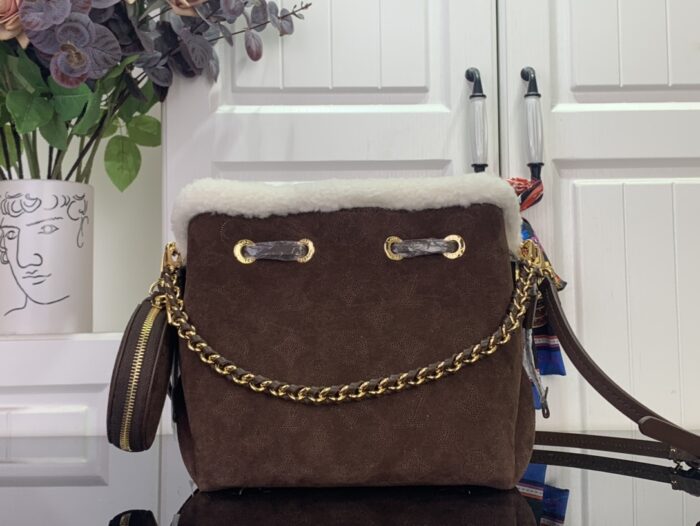 루이비통 벨라 스웨이드 M26684 다크 브라운 레플리카 미러급 SA급 S급 고퀄리티 최상급 하이엔드 가방 [여성]