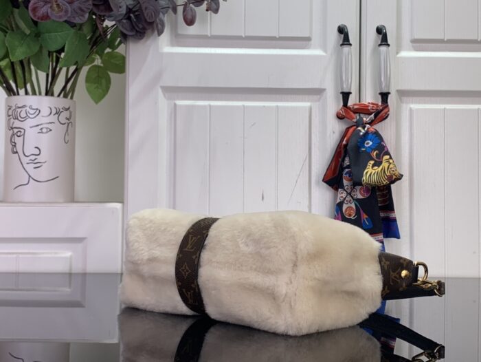 루이비통 포쉐트 미아 25 M26245 아이보리 레플리카 미러급 SA급 S급 고퀄리티 최상급 하이엔드 가방 [여성] 5