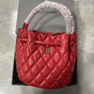 발렌시아가 B 퀼팅 버킷백 레드 양가죽 레플리카 미러급 SA급 S급 고퀄리티 최상급 하이엔드 가방 [여성]