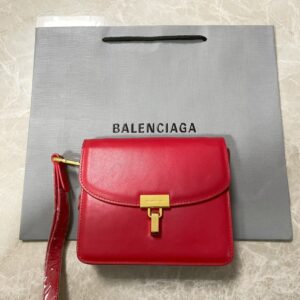 발렌시아가 양가죽 스퀘어 백 레드 레플리카 미러급 SA급 S급 고퀄리티 최상급 하이엔드 가방 [여성]