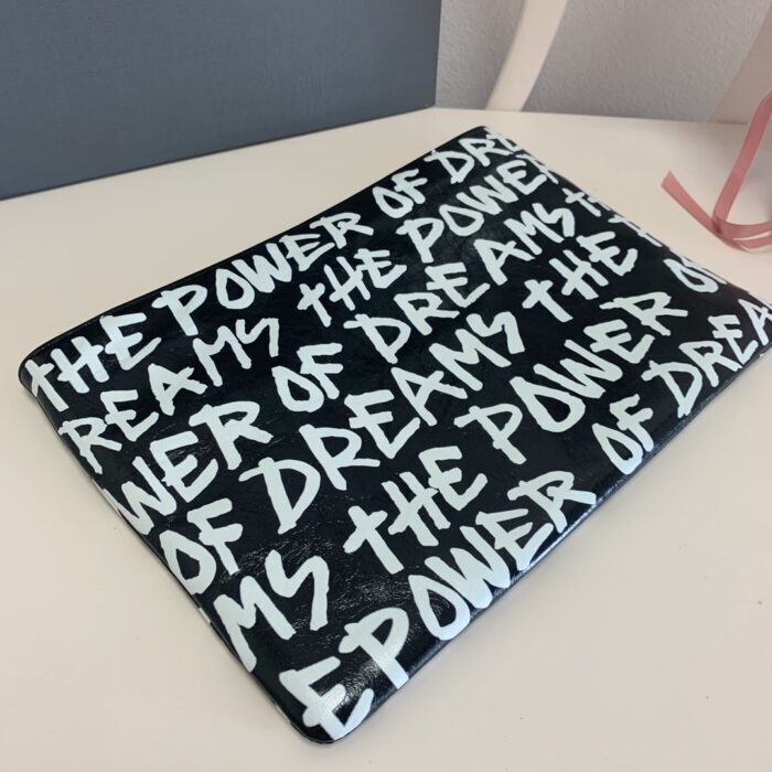 발렌시아가 그래피티 파우치 블랙 화이트 양가죽 레플리카 미러급 SA급 S급 고퀄리티 최상급 하이엔드 가방 [남성여성공용] 5