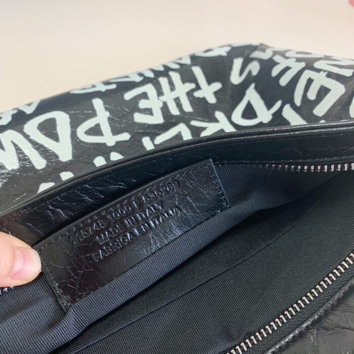 발렌시아가 그래피티 파우치 블랙 화이트 양가죽 레플리카 미러급 SA급 S급 고퀄리티 최상급 하이엔드 가방 [남성여성공용] 8