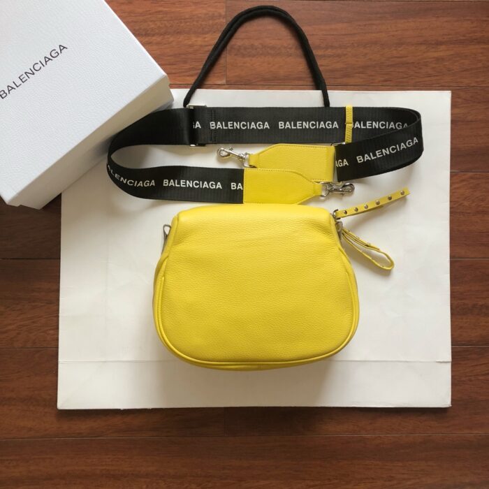 발렌시아가 모노그램 크로스백 옐로우 레플리카 미러급 SA급 S급 고퀄리티 최상급 하이엔드 가방 [남성여성공용] 3
