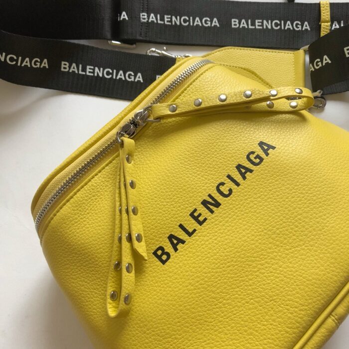 발렌시아가 모노그램 크로스백 옐로우 레플리카 미러급 SA급 S급 고퀄리티 최상급 하이엔드 가방 [남성여성공용] 7