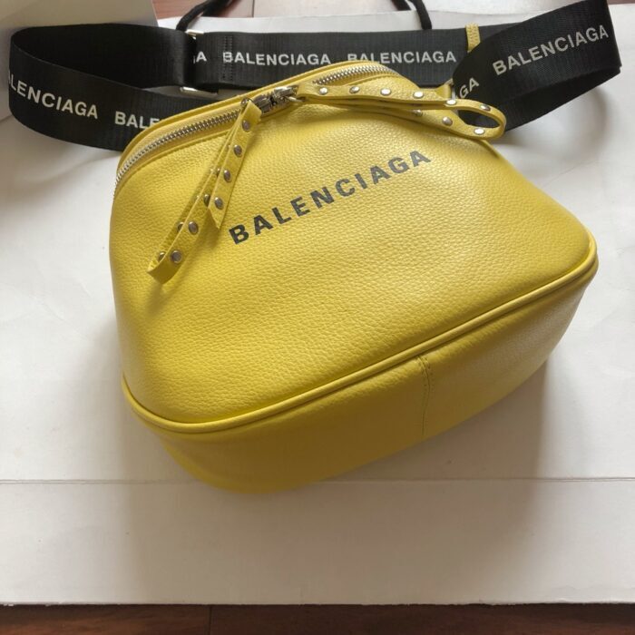 발렌시아가 모노그램 크로스백 옐로우 레플리카 미러급 SA급 S급 고퀄리티 최상급 하이엔드 가방 [남성여성공용] 8
