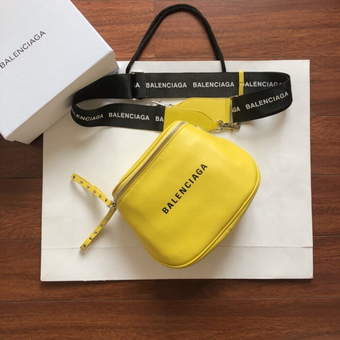 발렌시아가 모노그램 크로스백 옐로우 레플리카 미러급 SA급 S급 고퀄리티 최상급 하이엔드 가방 [남성여성공용] 5