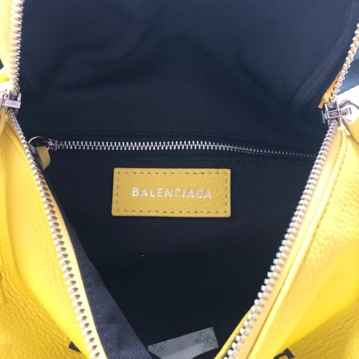 발렌시아가 모노그램 크로스백 옐로우 레플리카 미러급 SA급 S급 고퀄리티 최상급 하이엔드 가방 [남성여성공용] 10