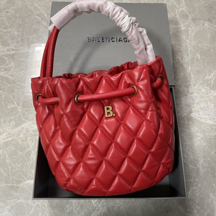 발렌시아가 B 퀼팅 버킷백 레드 양가죽 레플리카 미러급 SA급 S급 고퀄리티 최상급 하이엔드 가방 [여성] 4