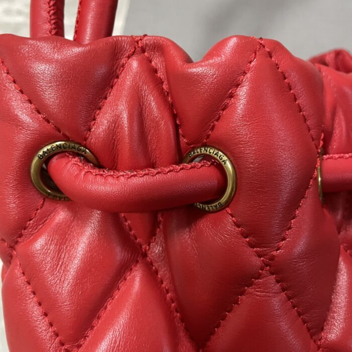 발렌시아가 B 퀼팅 버킷백 레드 양가죽 레플리카 미러급 SA급 S급 고퀄리티 최상급 하이엔드 가방 [여성] 7