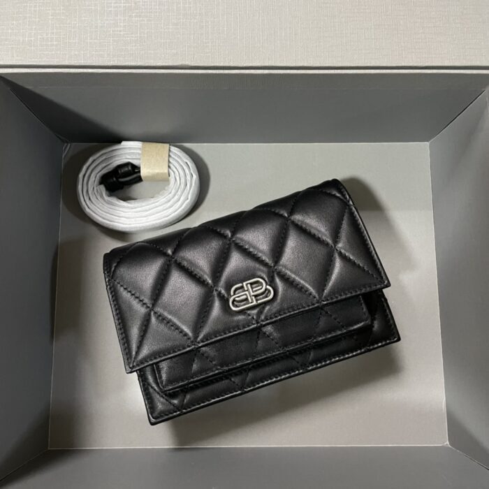 발렌시아가 BB 퀼팅 백 블랙 양가죽 레플리카 미러급 SA급 S급 고퀄리티 최상급 하이엔드 가방 [여성] 4