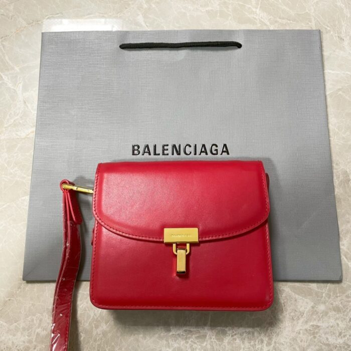 발렌시아가 양가죽 스퀘어 백 레드 레플리카 미러급 SA급 S급 고퀄리티 최상급 하이엔드 가방 [여성]