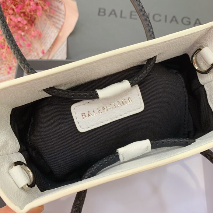 발렌시아가 로고 미니 폰홀더 토트백 겸 숄더백 크로스백 화이트 레플리카 미러급 SA급 S급 고퀄리티 최상급 하이엔드 가방 [여성] 9