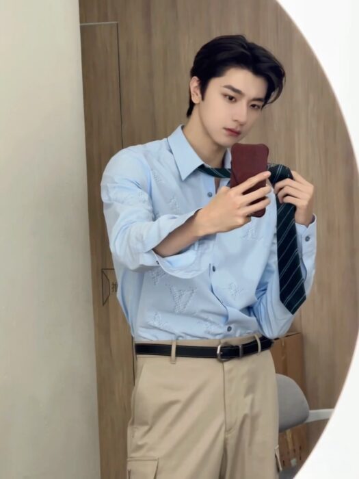 루이비통 모노그램 프린티드 롱 슬리브드 긴팔 셔츠 블루 레플리카 미러급 SA급 S급 고퀄리티 하이엔드 최상급 의류 [남성여성공용]