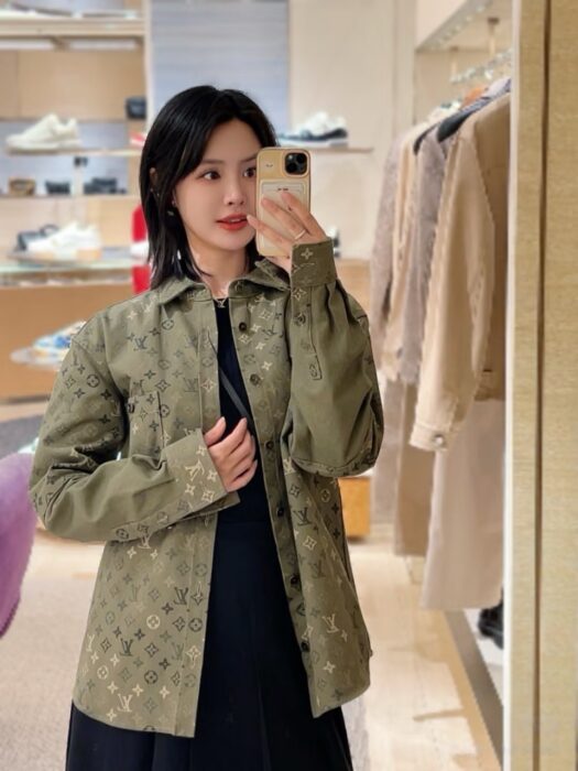 루이비통 모노그램 워크웨어 오버셔츠 1AJC46 레플리카 미러급 SA급 S급 고퀄리티 하이엔드 최상급 의류 [남성여성공용] 2