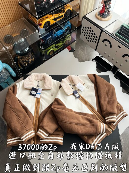 루이비통 모노그램 블루종 위드 시어링 칼라 자켓 1AJBCQ 레플리카 미러급 SA급 S급 고퀄리티 하이엔드 최상급 의류 [남성여성공용] 5