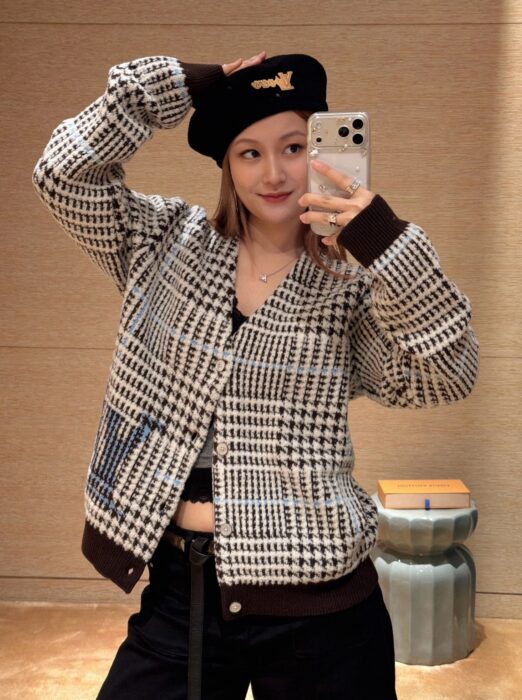 루이비통 텍스처드 플래이드 가디건 멀티컬러 1AJBSP 레플리카 미러급 SA급 S급 고퀄리티 하이엔드 최상급 의류 [남성여성공용] 2