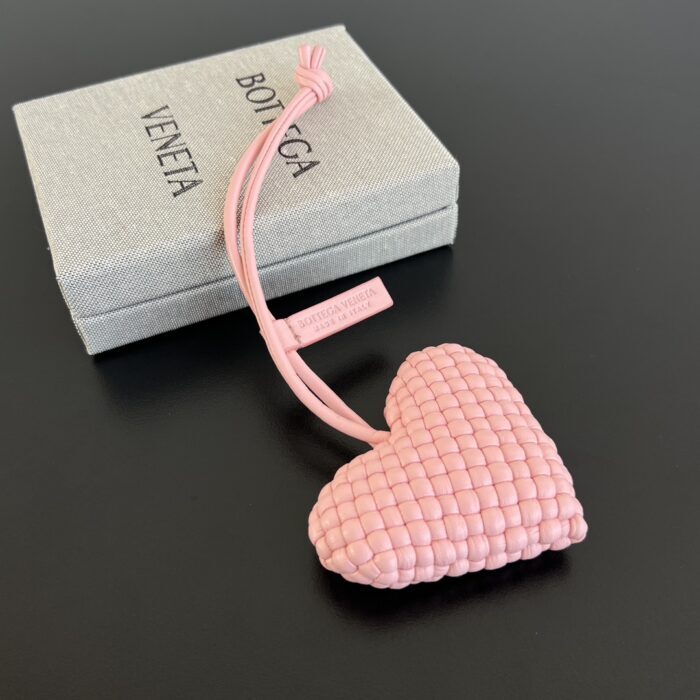 보테가베네타 하트 참 핑크 양가죽 844701 레플리카 미러급 SA급 S급 고퀄리티 최상급 하이엔드 악세사리 [남성여성공용] 3