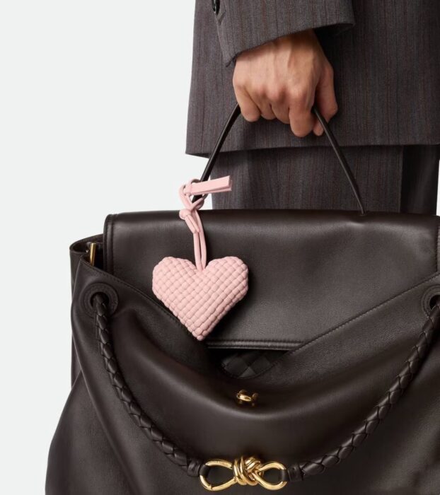 보테가베네타 하트 참 핑크 양가죽 844701 레플리카 미러급 SA급 S급 고퀄리티 최상급 하이엔드 악세사리 [남성여성공용]