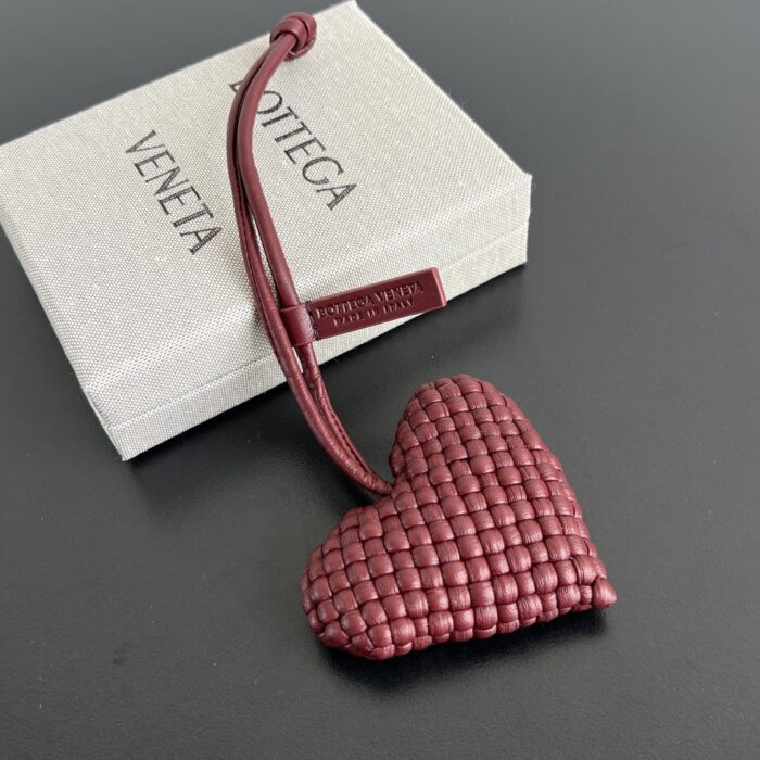 보테가베네타 하트 참 와인 양가죽 844701 레플리카 미러급 SA급 S급 고퀄리티 최상급 하이엔드 악세사리 [남성여성공용] 2