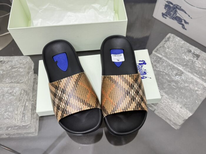 버버리 블루 B 체크 슬리퍼 브라운 남성용 레플리카 미러급 SA급 S급 고퀄리티 최상급 하이엔드 신발 [남성]