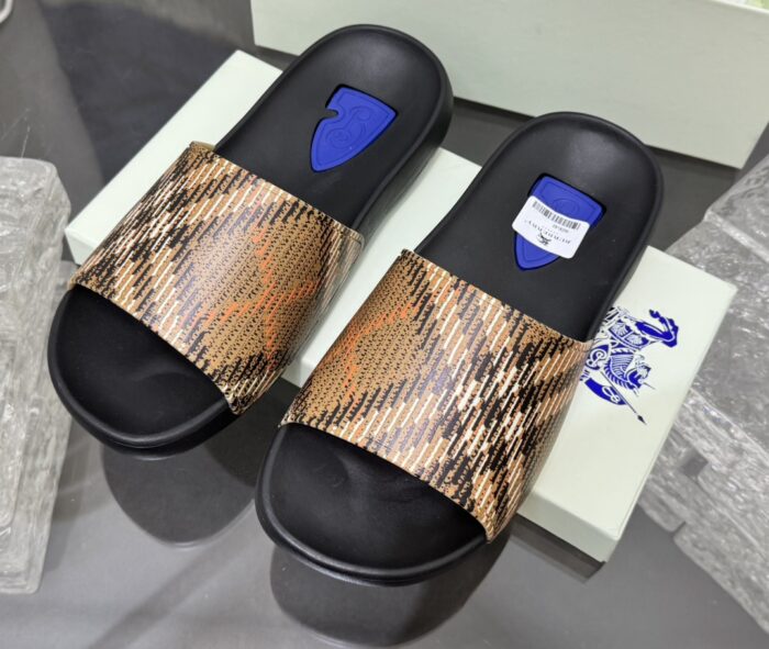 버버리 블루 B 체크 슬리퍼 브라운 남성용 레플리카 미러급 SA급 S급 고퀄리티 최상급 하이엔드 신발 [남성] 5