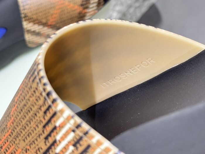 버버리 블루 B 체크 슬리퍼 브라운 남성용 레플리카 미러급 SA급 S급 고퀄리티 최상급 하이엔드 신발 [남성] 9