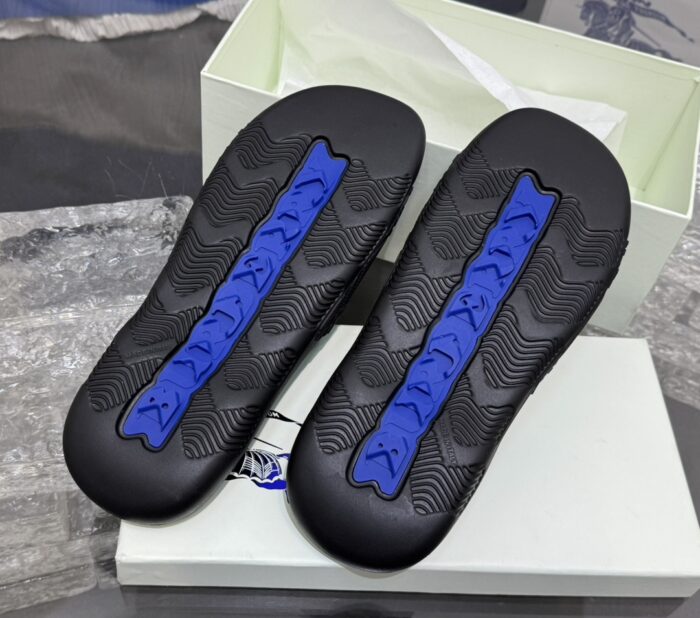 버버리 블루 B 각인 체크 슬리퍼 블랙 남성용 레플리카 미러급 SA급 S급 고퀄리티 최상급 하이엔드 신발 [남성] 5