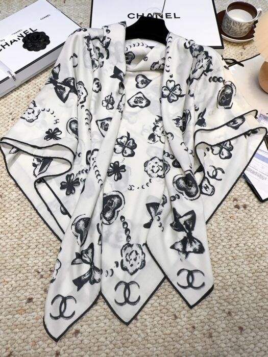 샤넬 프린트 스퀘어 스카프 화이트 스카프 레플리카 미러급 SA급 S급 고퀄리티 최상급 하이엔드 머플러 목도리 [여성] 3