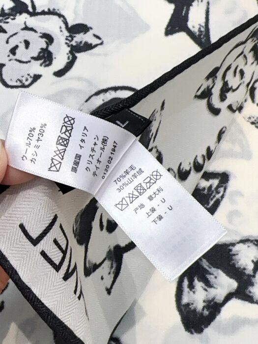 샤넬 프린트 스퀘어 스카프 화이트 스카프 레플리카 미러급 SA급 S급 고퀄리티 최상급 하이엔드 머플러 목도리 [여성] 9