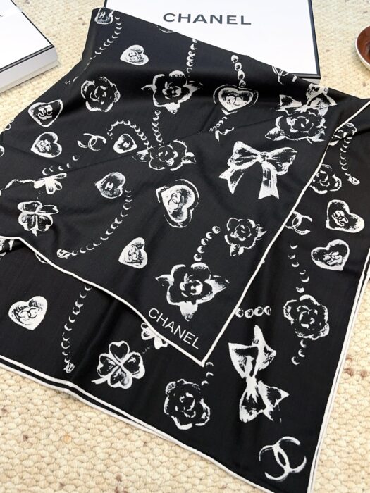 샤넬 프린트 스퀘어 스카프 블랙 스카프 레플리카 미러급 SA급 S급 고퀄리티 최상급 하이엔드 머플러 목도리 [여성] 9