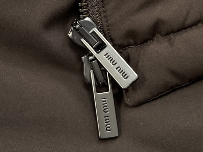 미우미우 레더 카라 패딩 브라운 레플리카 미러급 SA급 S급 고퀄리티 하이엔드 최상급 의류 [남성여성공용] 10