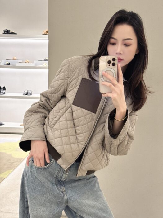 로에베 로고 이음 퀼팅 자켓 레플리카 미러급 SA급 S급 고퀄리티 하이엔드 최상급 의류 [여성] 2