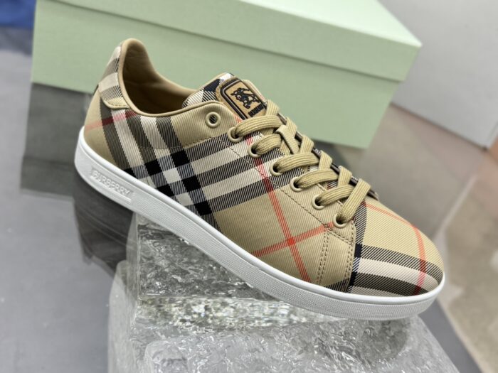 버버리 체크 세트 스니커즈 샌드 베이지 레플리카 미러급 SA급 S급 고퀄리티 최상급 하이엔드 신발 [남성]