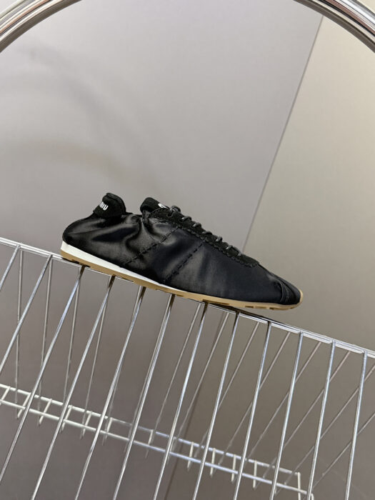 미우미우 캐쥬얼 가벼운 스니커즈 블랙 레플리카 미러급 SA급 S급 고퀄리티 최상급 하이엔드 신발 [여성]