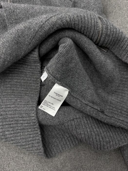 톰브라운 뒷면 오리 자카드 니트 후드집업 그레이 레플리카 미러급 SA급 S급 고퀄리티 하이엔드 최상급 의류 [남성여성공용] 17